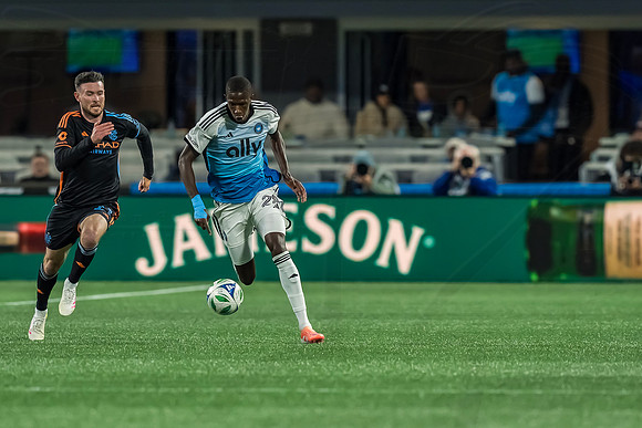 D251028MLSCFCvNYCFC121439WGA