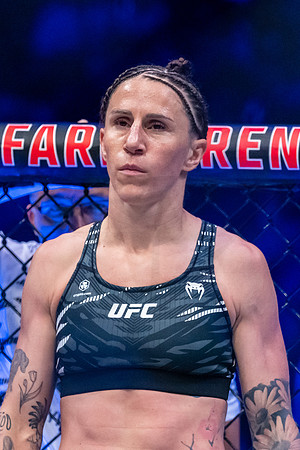 Jamey-Lyn Horth vs Vanessa Demopoulos