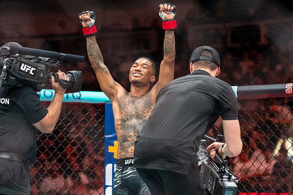 Malcolm Wellmaker vs Kris Moutinho