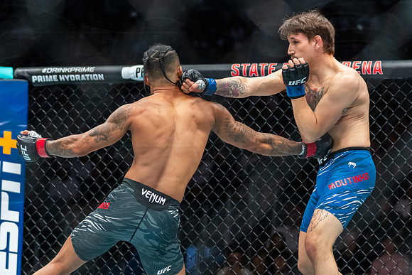 Malcolm Wellmaker vs Kris Moutinho