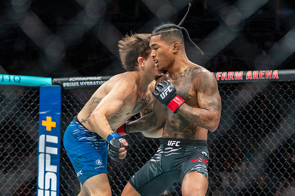 Malcolm Wellmaker vs Kris Moutinho
