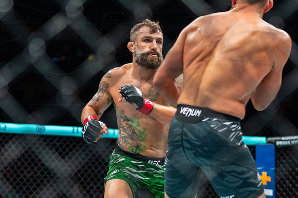 Michael Chiesa vs Court McGee