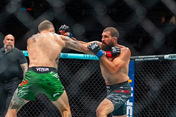Michael Chiesa vs Court McGee