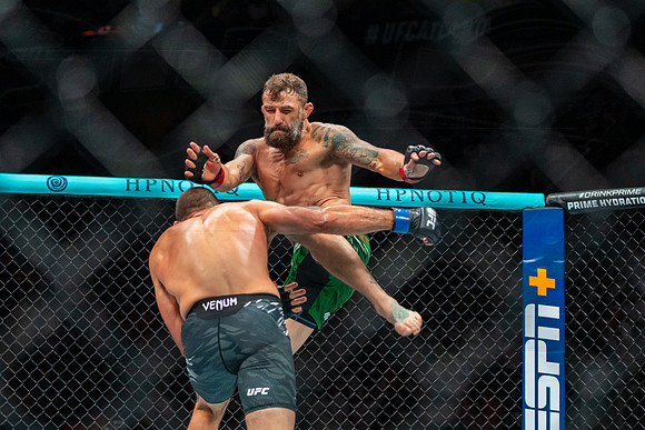 Michael Chiesa vs Court McGee