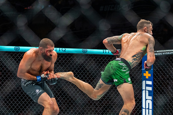 Michael Chiesa vs Court McGee