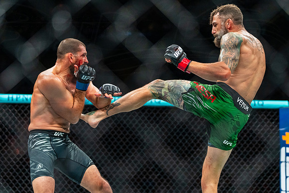 Michael Chiesa vs Court McGee