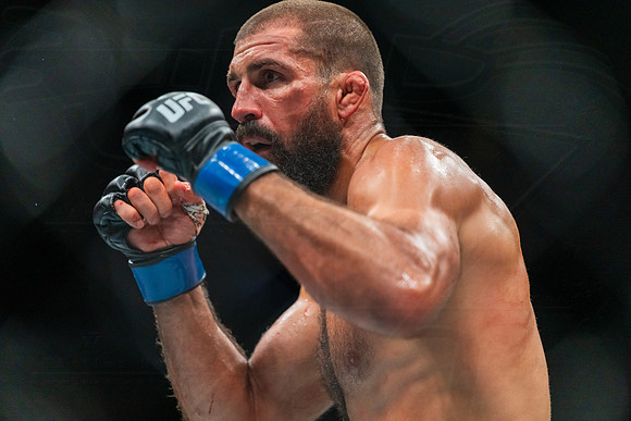 Michael Chiesa vs Court McGee