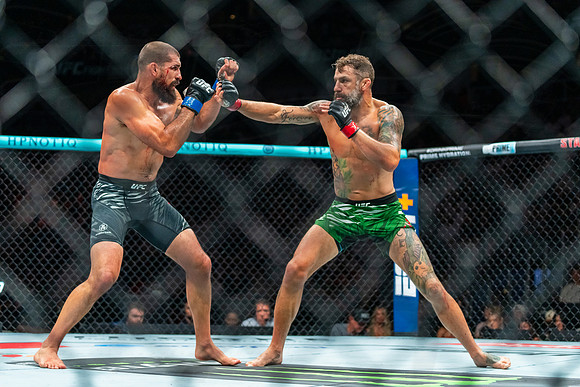 Michael Chiesa vs Court McGee