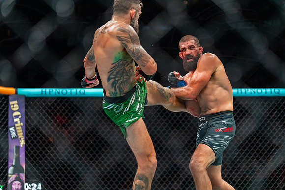 Michael Chiesa vs Court McGee