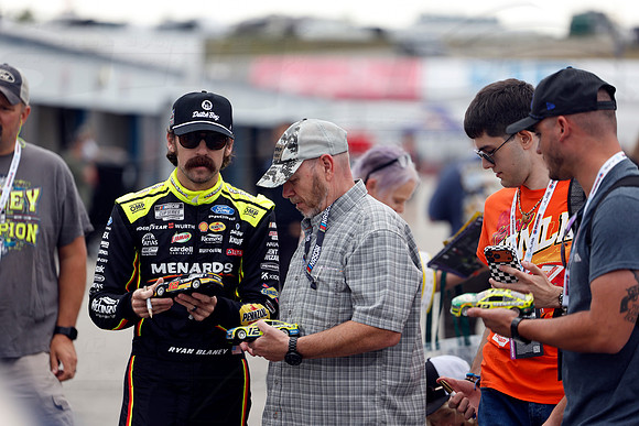 D260822NHMS00571SAA