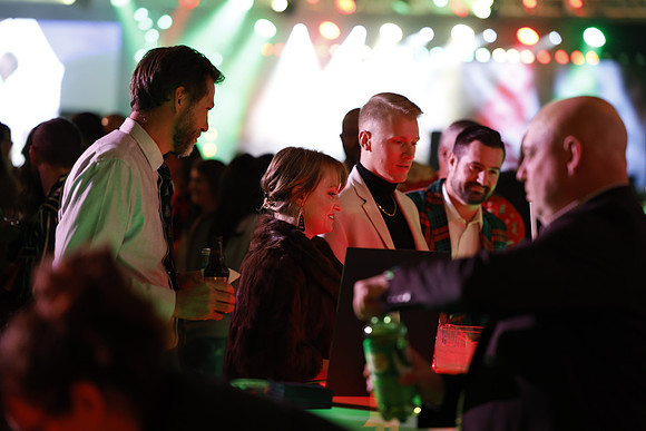 D241214KRXMAS00045SAA