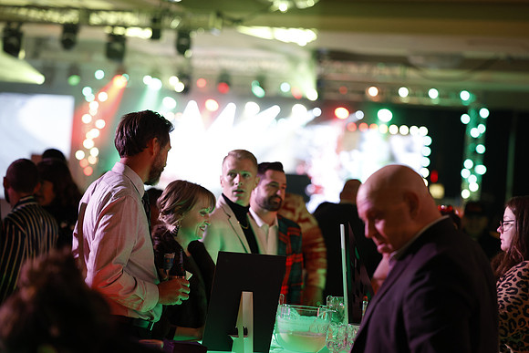 D241214KRXMAS00044SAA
