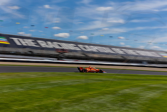 D2207_INDYGGP_16704_BLS